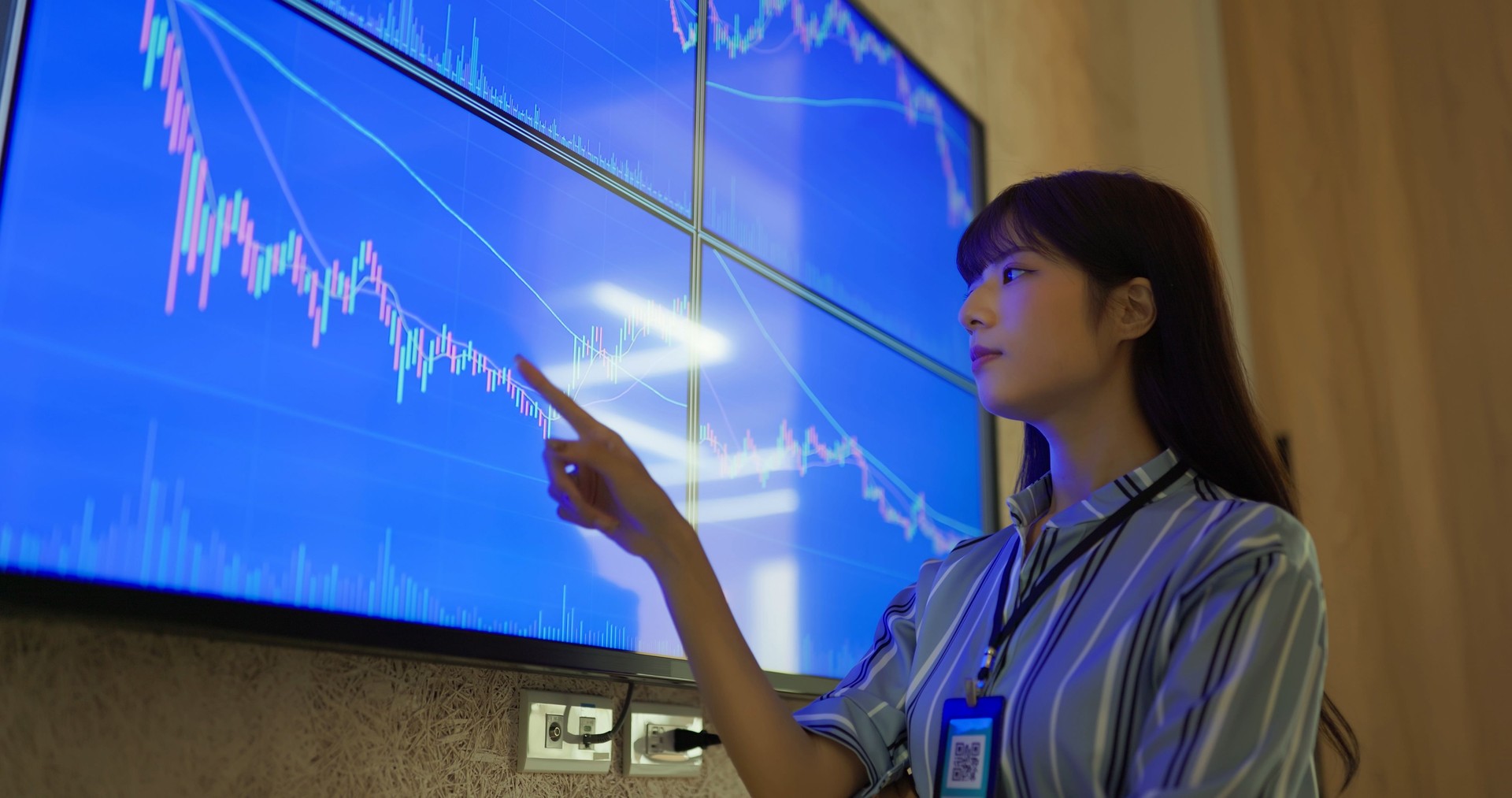 businesswoman monitor stock market
